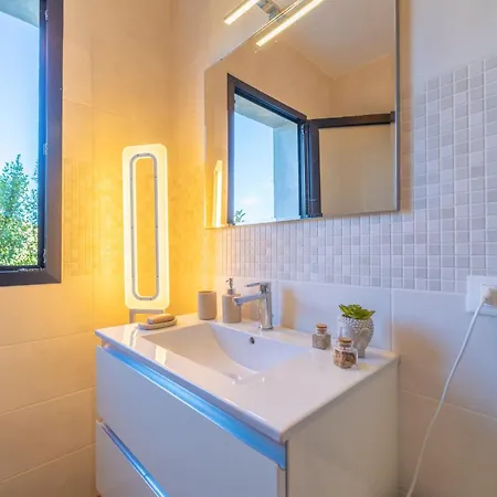 Brorent-la Maison Doree Apartment